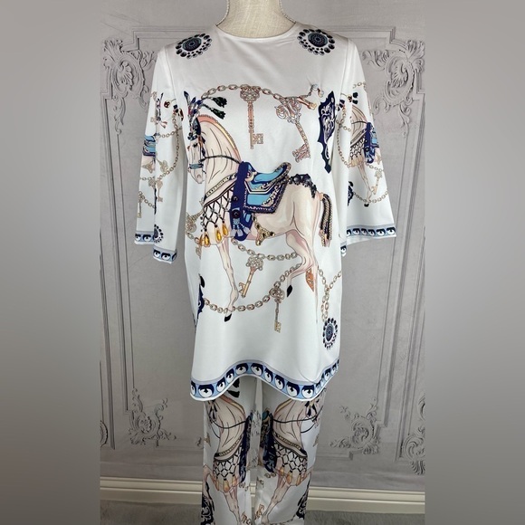 British Pearl Royal Horse Embellished Oversized Blouse & Skinny Pants Suit Set. - Picture 5 of 17